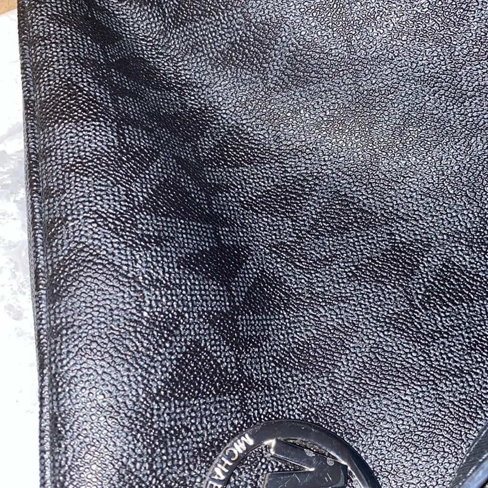 Michael Kors Jet Set TZ Snap Pocket Tote MK Signature Black EUC